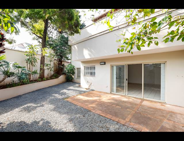 3 BEDROOM TOWNHOUSE FOR SALE IN ESSENWOOD